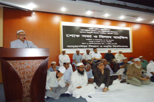 Vice Chancellor Dr.A.M.M. Safiullah delivering his  speech on the occasion